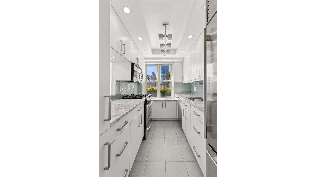 Real estate property located at 370 76TH A1808, New York, Lenox Hill, New York City, NY, US