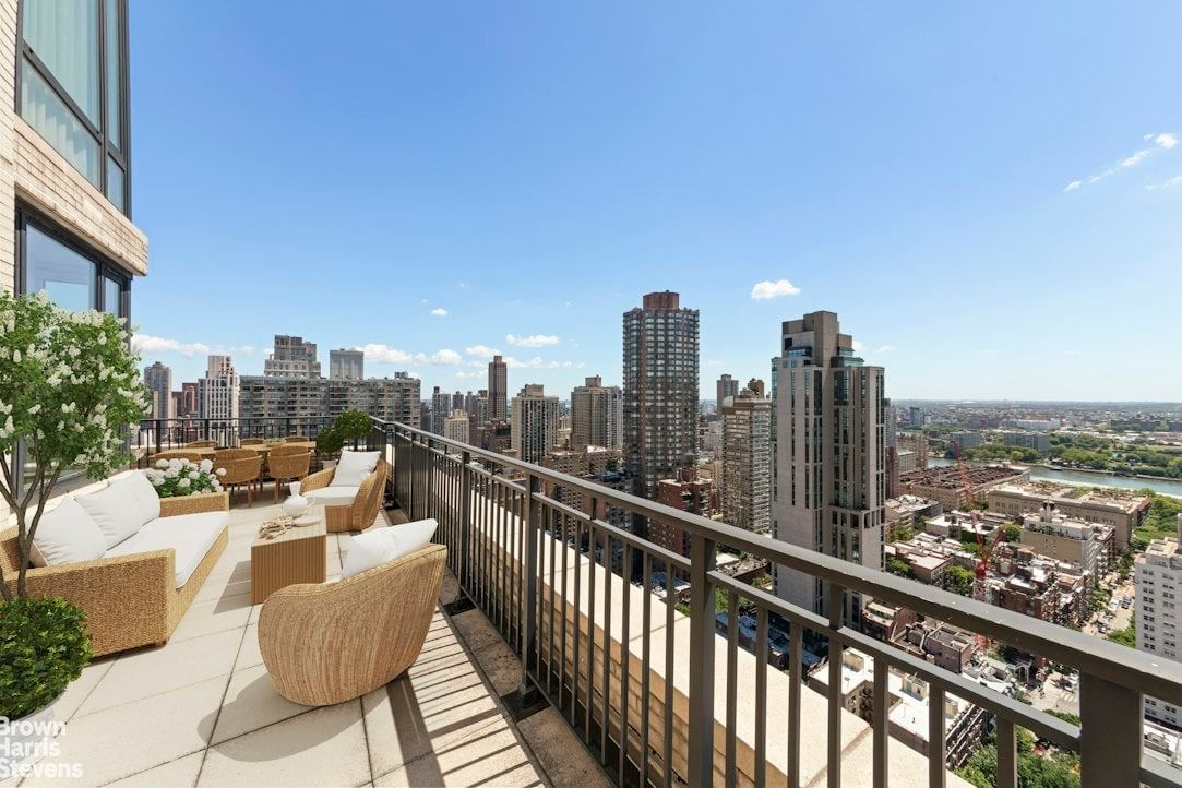 Real estate property located at 300 77TH PH2/3, New York, Lenox Hill, New York City, NY, US