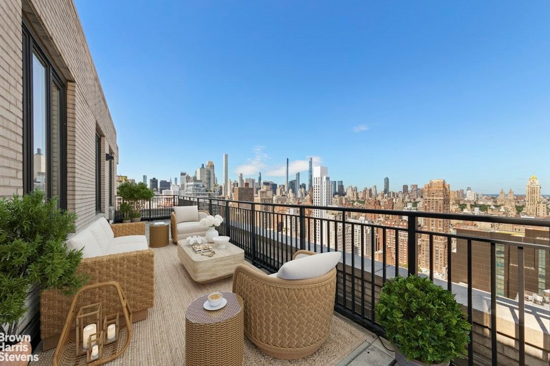 Real estate property located at 300 77TH PH2/3, New York, Lenox Hill, New York City, NY, US