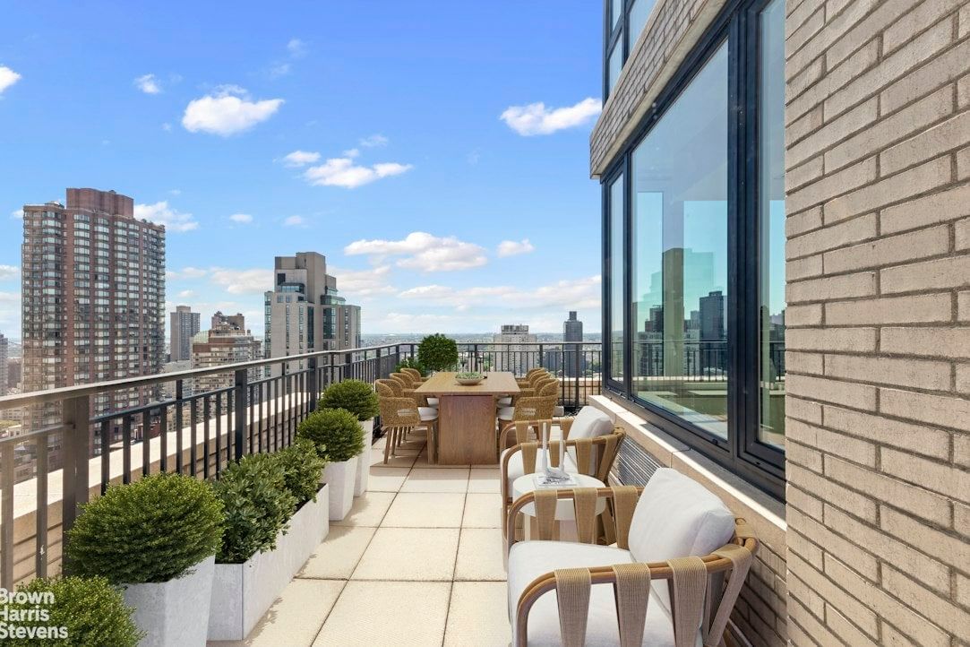 Real estate property located at 300 77TH PH2/3, New York, Lenox Hill, New York City, NY, US