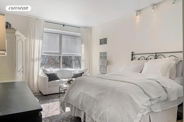Real estate property located at 200 69TH #4R, New York, Lenox Hill, New York City, NY, US