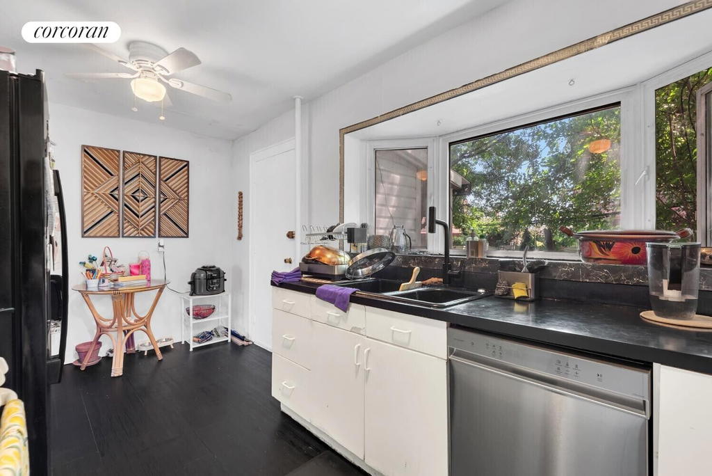 Real estate property located at 20-27 31ST, Queens, Ditmars Steinway, New York City, NY, US