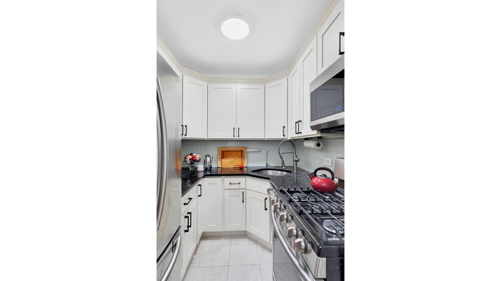 Real estate property located at 370 76TH C1209, New York, Lenox Hill, New York City, NY, US