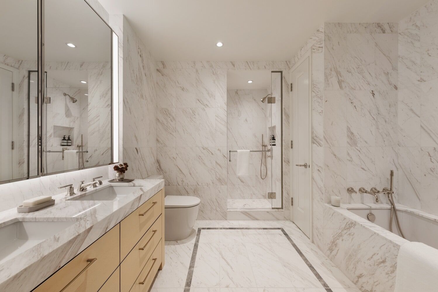 Real estate property located at 400 84TH #22B, New York, Yorkville, New York City, NY, US