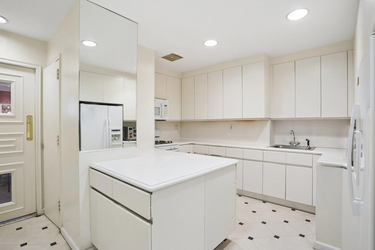 Real estate property located at 350 72ND #3, New York, Lenox Hill, New York City, NY, US