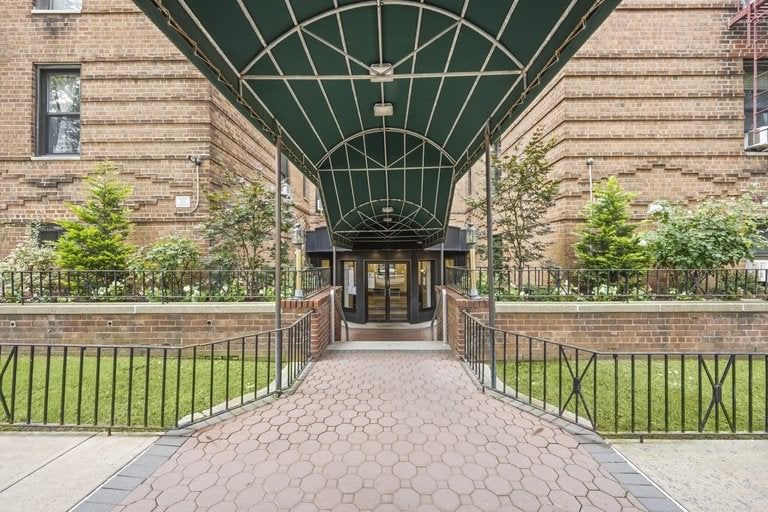 Real estate property located at 61 Oliver #2V, Kings, Bay Ridge, New York City, NY, US