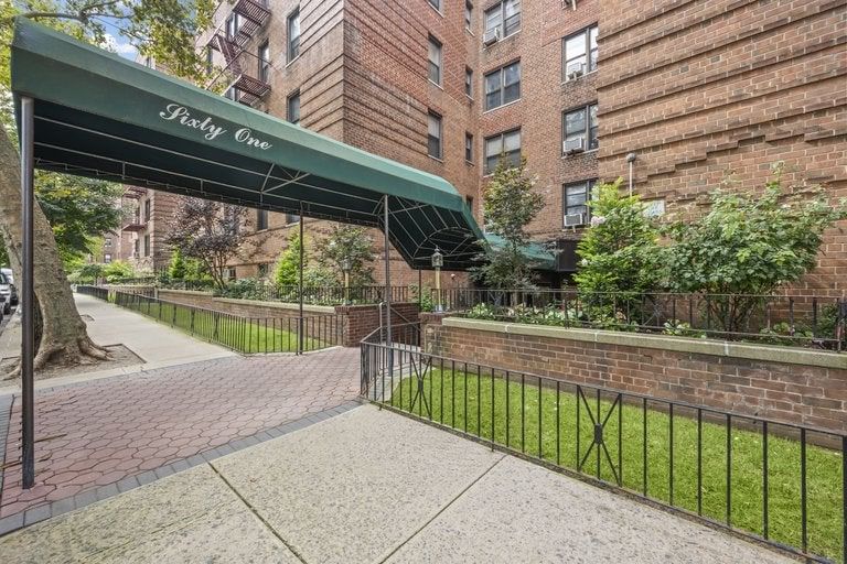 Real estate property located at 61 Oliver #2V, Kings, Bay Ridge, New York City, NY, US
