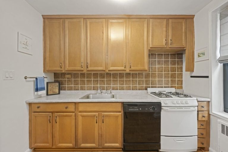 Real estate property located at 61 Oliver #2V, Kings, Bay Ridge, New York City, NY, US