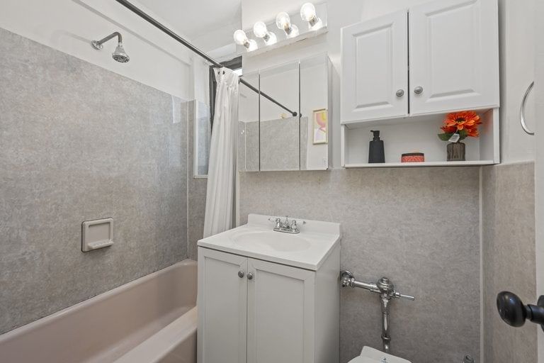 Real estate property located at 61 Oliver #2V, Kings, Bay Ridge, New York City, NY, US