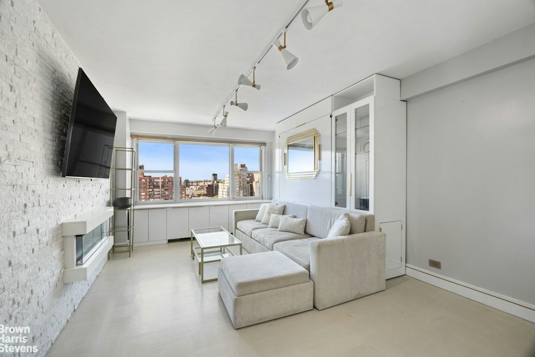 Real estate property located at 101 12TH #20B, New York, Greenwich Village, New York City, NY, US