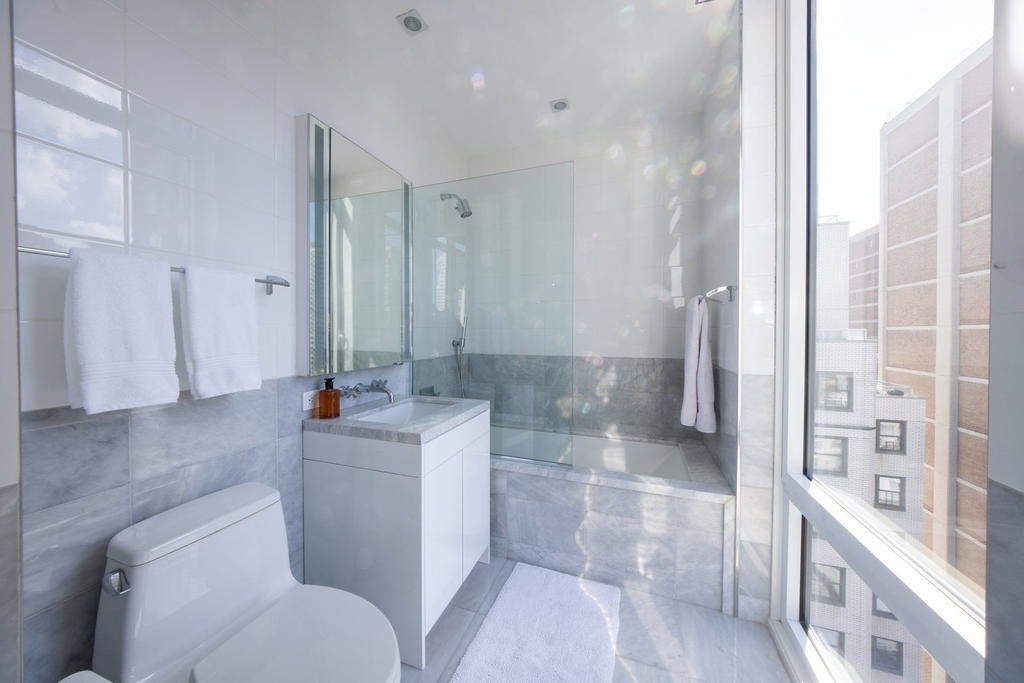 Real estate property located at 1355 1ST #17, New York, Lenox Hill, New York City, NY, US
