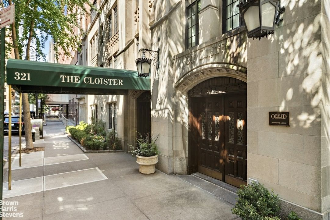 Real estate property located at 321 43RD #702, New York, Turtle Bay, New York City, NY, US