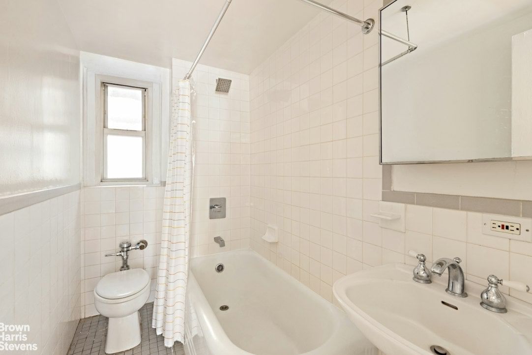 Real estate property located at 321 43RD #702, New York, Turtle Bay, New York City, NY, US