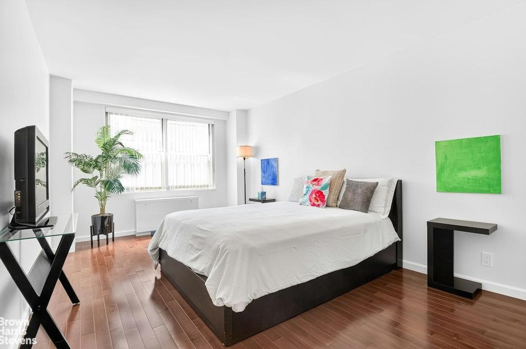 Real estate property located at 520 72ND #9T, New York, Lenox Hill, New York City, NY, US