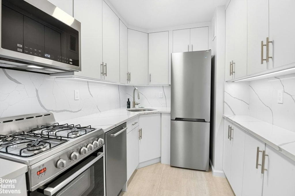 Real estate property located at 520 72ND #9T, New York, Lenox Hill, New York City, NY, US