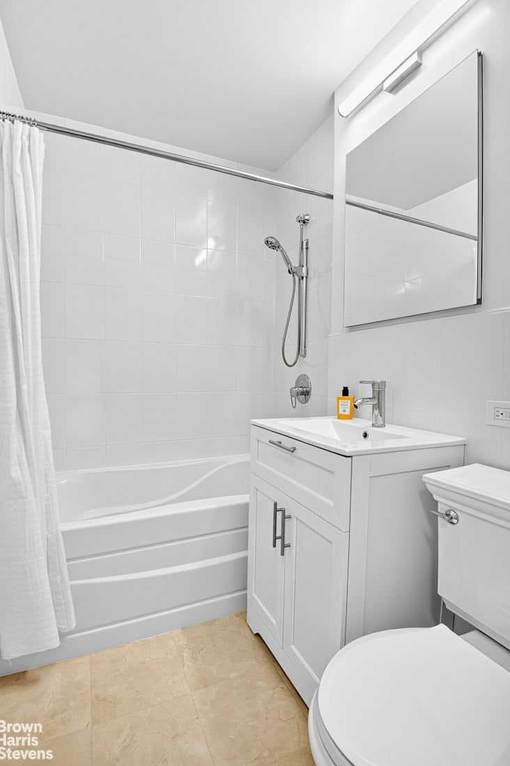 Real estate property located at 520 72ND #9T, New York, Lenox Hill, New York City, NY, US
