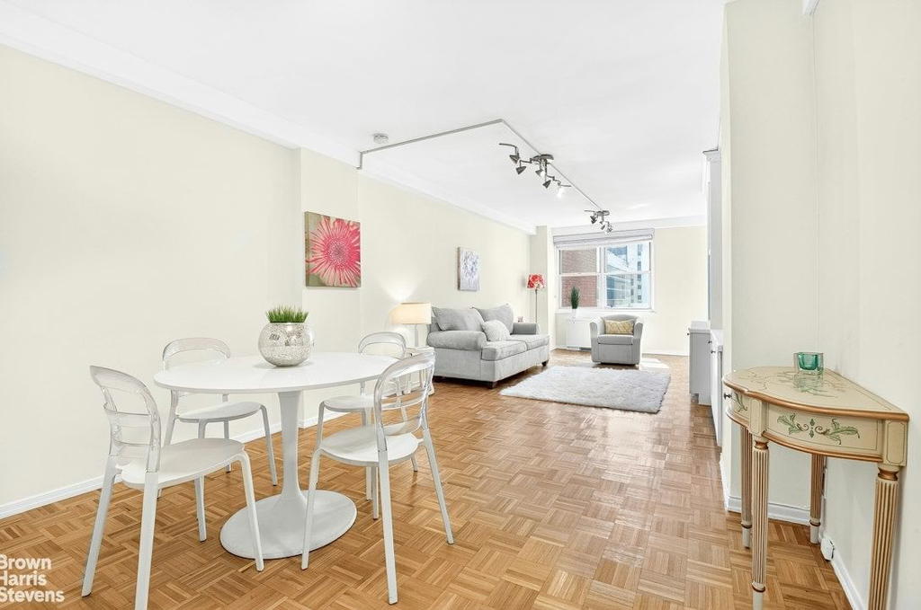 Real estate property located at 520 72ND #8E, New York, Lenox Hill, New York City, NY, US