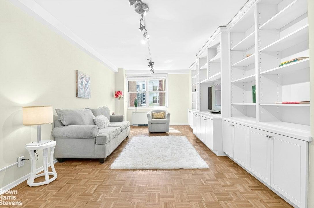 Real estate property located at 520 72ND #8E, New York, Lenox Hill, New York City, NY, US