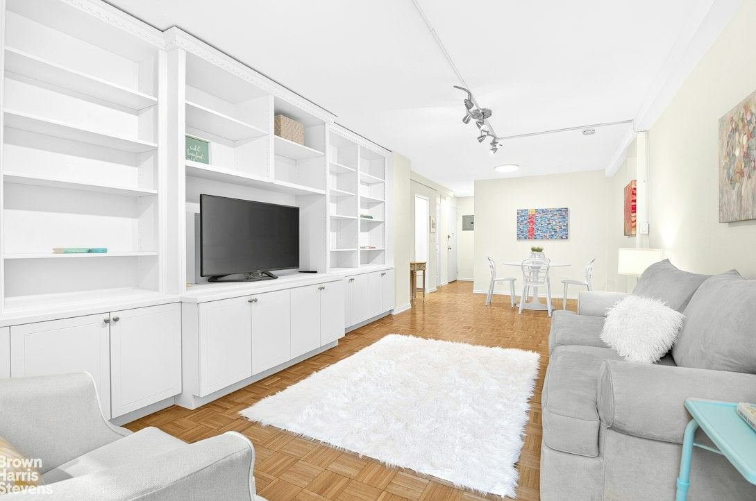 Real estate property located at 520 72ND #8E, New York, Lenox Hill, New York City, NY, US
