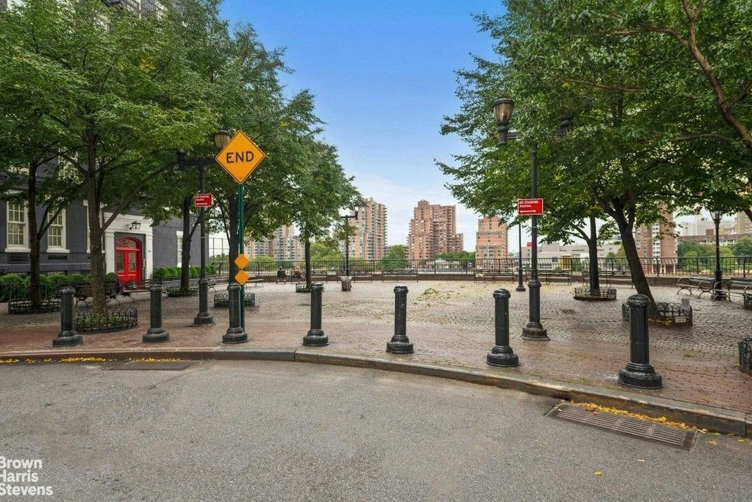Real estate property located at 520 72ND #8E, New York, Lenox Hill, New York City, NY, US