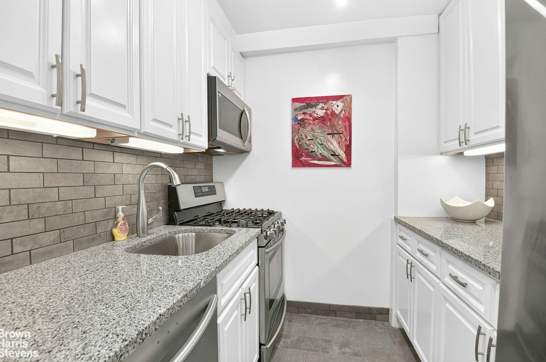 Real estate property located at 520 72ND #8E, New York, Lenox Hill, New York City, NY, US