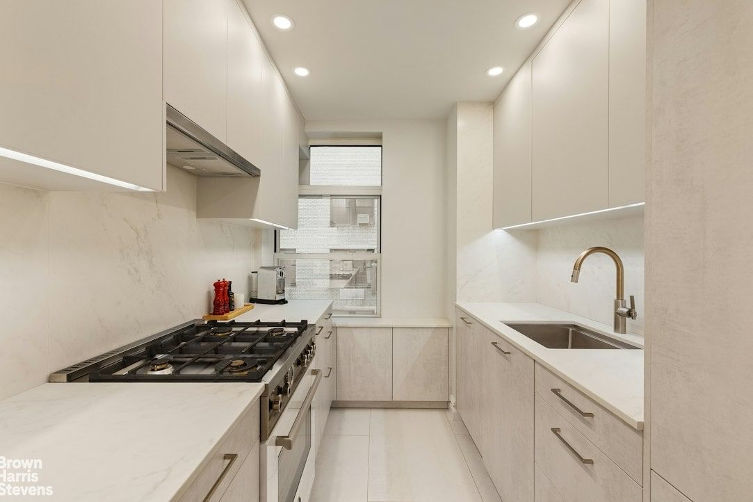 Real estate property located at 215 73RD #5A, New York, Lenox Hill, New York City, NY, US