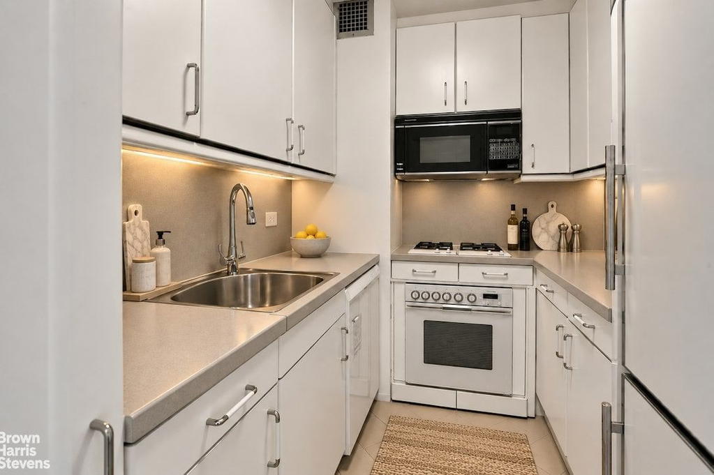 Real estate property located at 444 75TH #15B, New York, Lenox Hill, New York City, NY, US