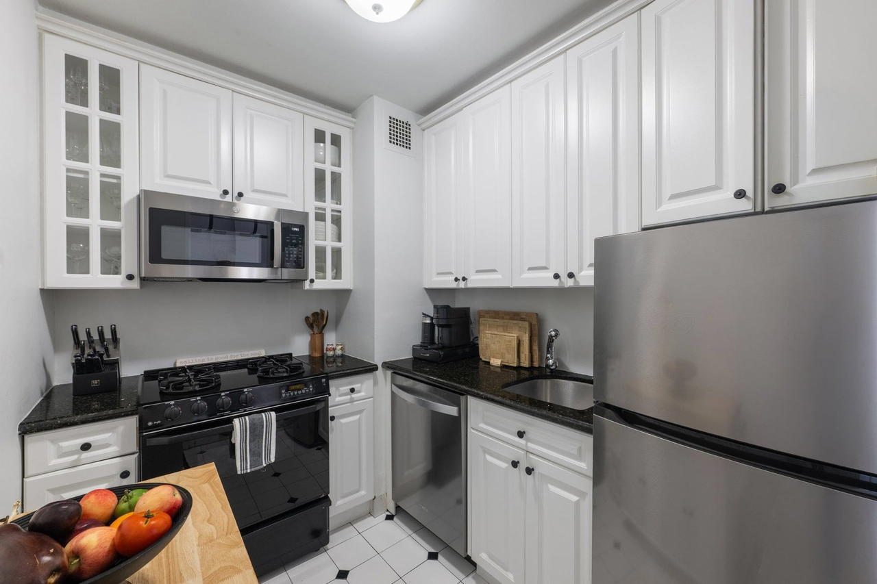Real estate property located at 444 75TH #17E, New York, Lenox Hill, New York City, NY, US