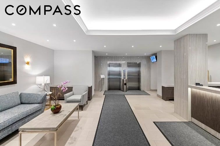 Real estate property located at 401 65th #2I, New York, Lenox Hill, New York City, NY, US