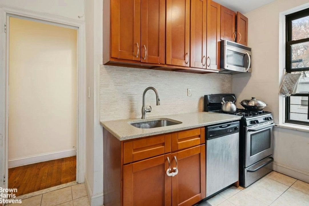 Real estate property located at 98-120 QUEENS #3G, Queens, Rego Park, New York City, NY, US