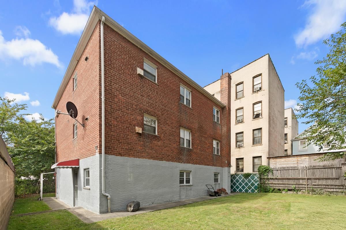 Real estate property located at 1578 Edison, Bronx, Pelham Bay, New York City, NY, US