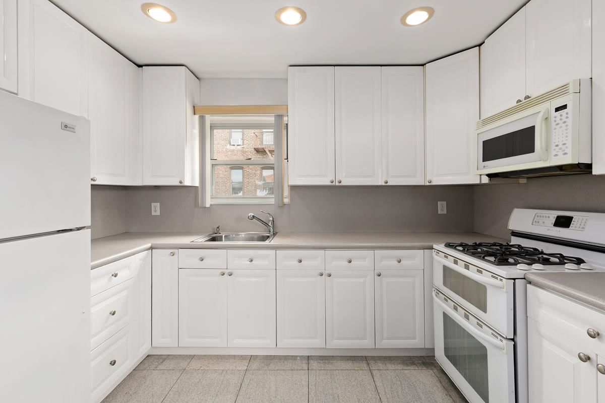 Real estate property located at 1578 Edison, Bronx, Pelham Bay, New York City, NY, US