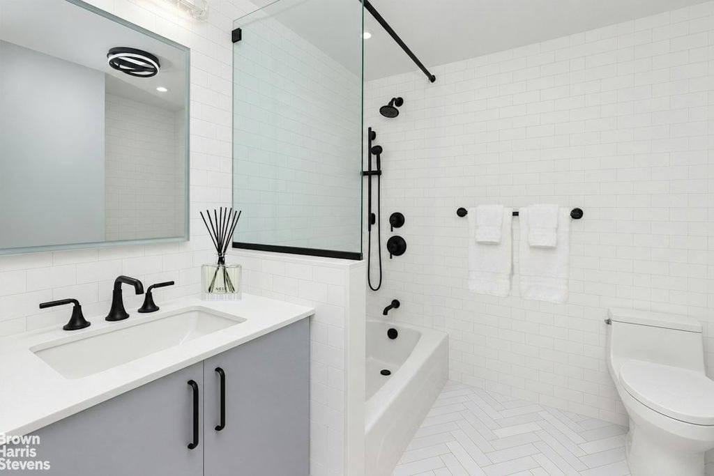 Real estate property located at 150 69TH #10S, New York, Lenox Hill, New York City, NY, US