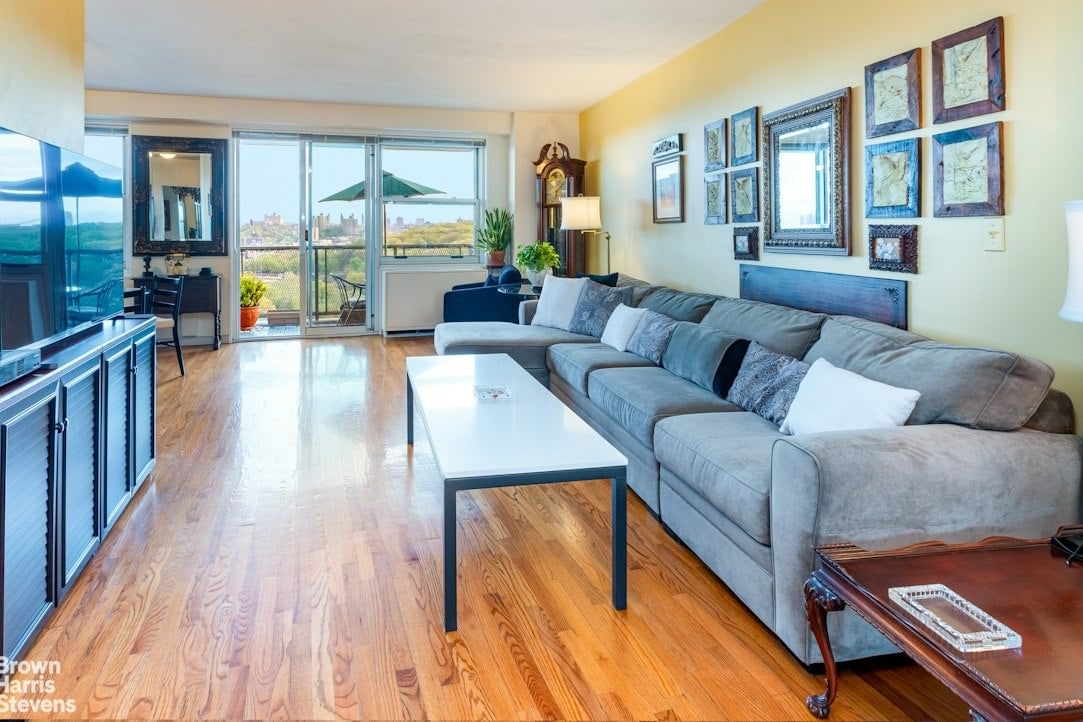 Real estate property located at 2400 JOHNSON #12F, Bronx, Spuyten Duyvil, New York City, NY, US