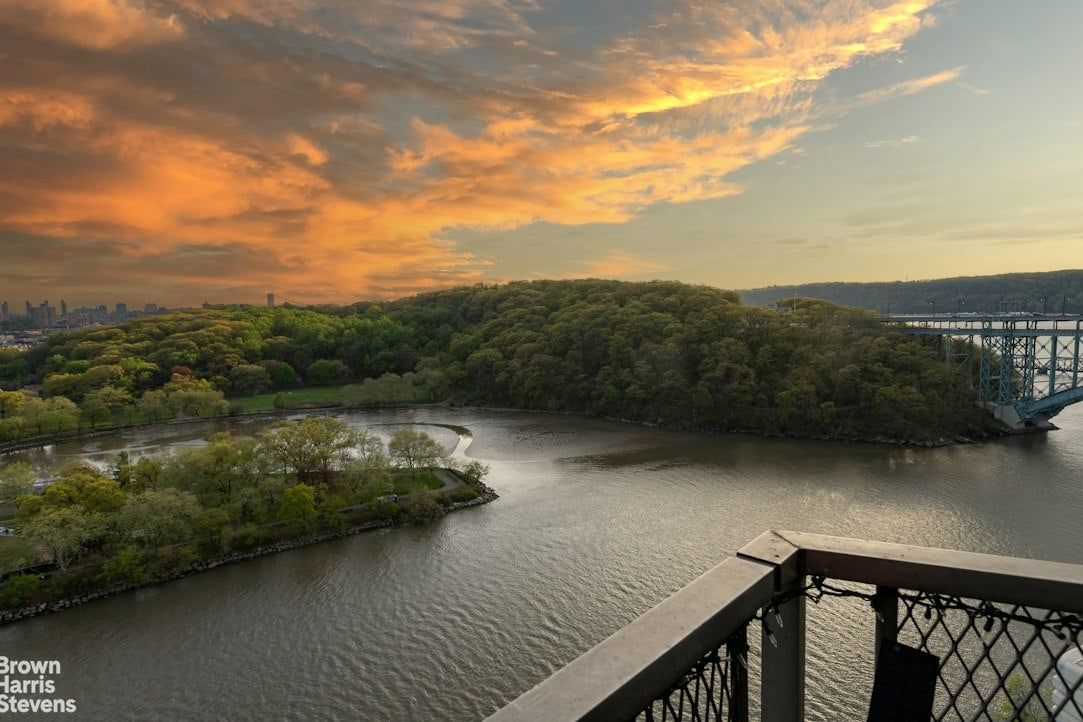 Real estate property located at 2400 JOHNSON #12F, Bronx, Spuyten Duyvil, New York City, NY, US
