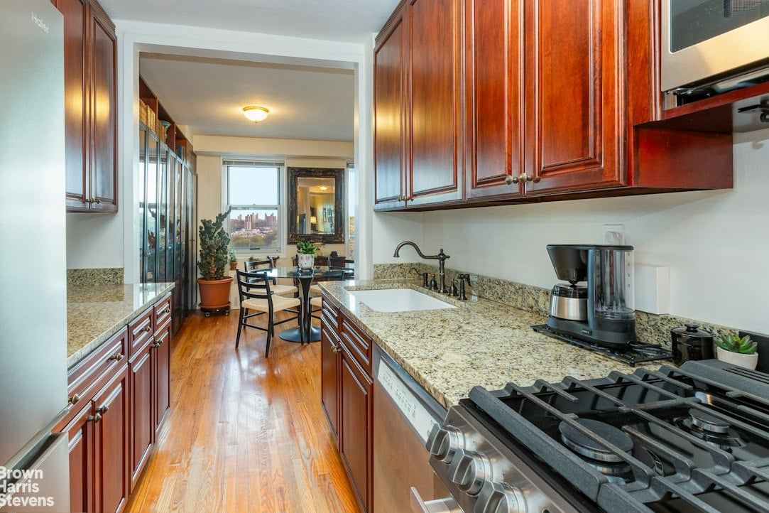 Real estate property located at 2400 JOHNSON #12F, Bronx, Spuyten Duyvil, New York City, NY, US