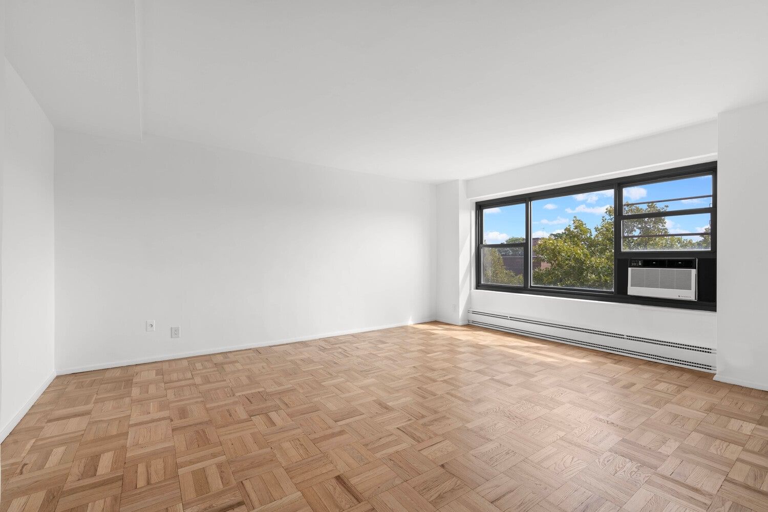 Real estate property located at 33-52 CRESCENT #8B, Queens, Astoria, New York City, NY, US