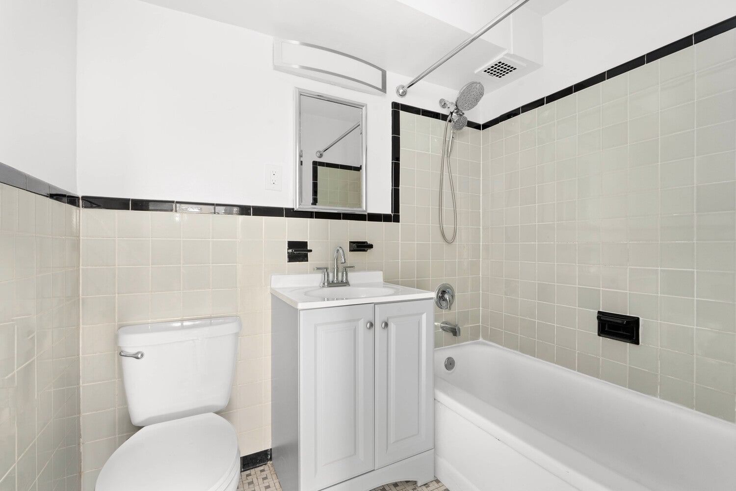 Real estate property located at 33-52 CRESCENT #8B, Queens, Astoria, New York City, NY, US