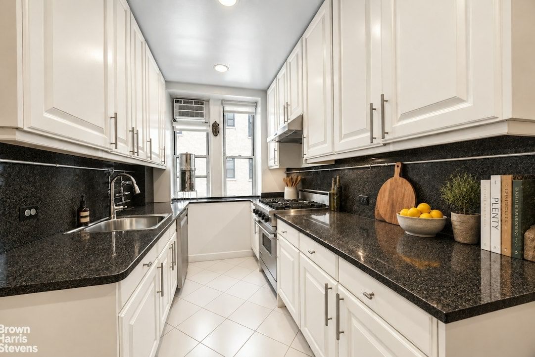 Real estate property located at 875 PARK #9A, New York, Lenox Hill, New York City, NY, US