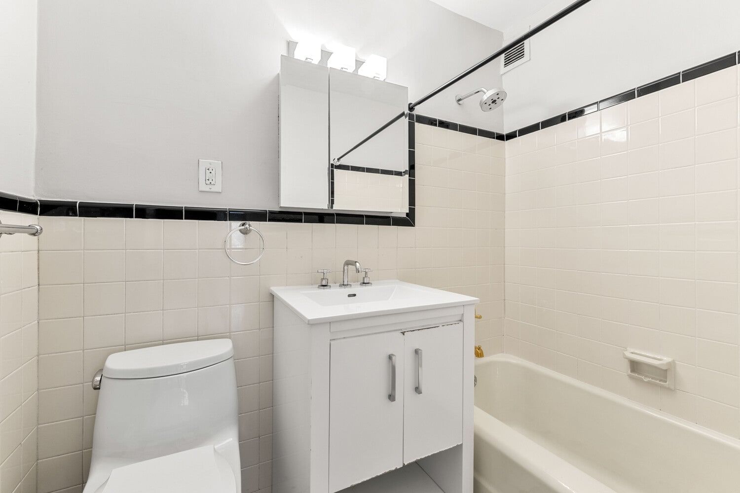 Real estate property located at 102-10 66TH #8D, Queens, Forest Hills, New York City, NY, US