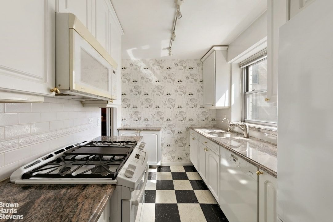 Real estate property located at 400 56TH #7P, New York, Sutton Place, New York City, NY, US