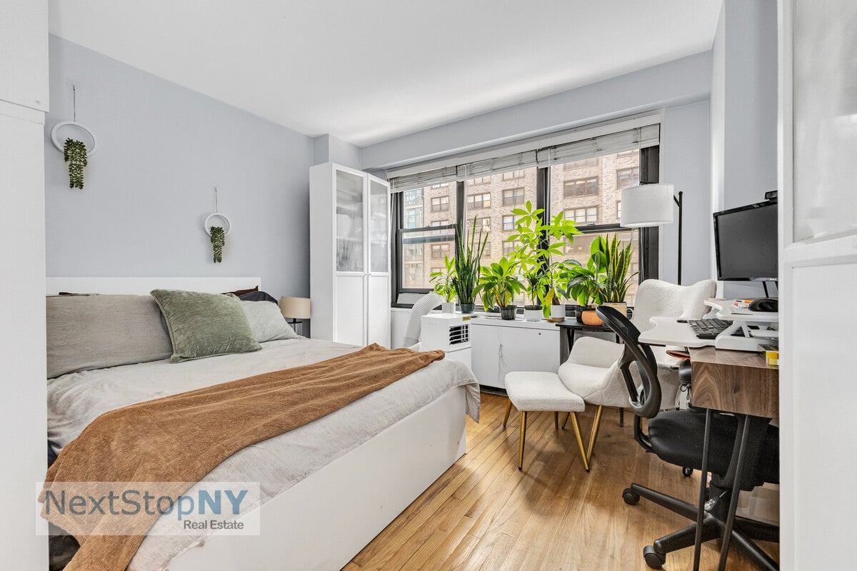 Real estate property located at 220 57TH #8E, New York, Sutton Place, New York City, NY, US