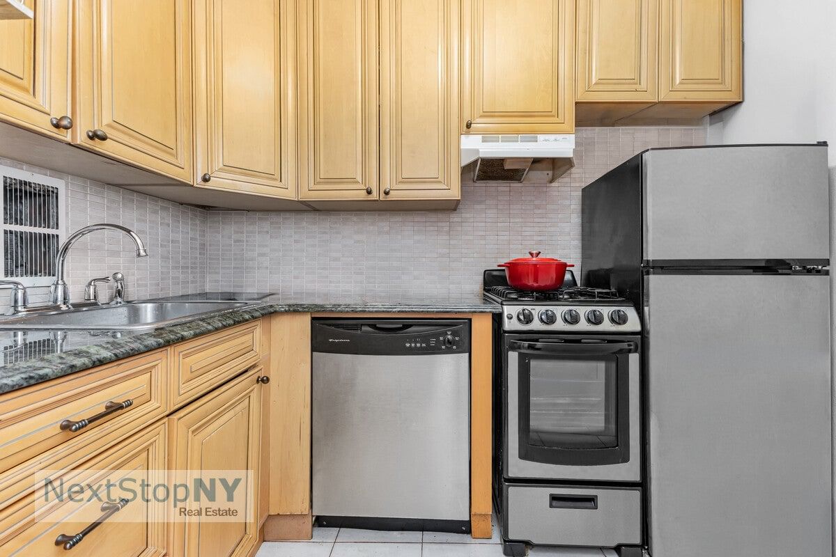 Real estate property located at 220 57TH #8E, New York, Sutton Place, New York City, NY, US