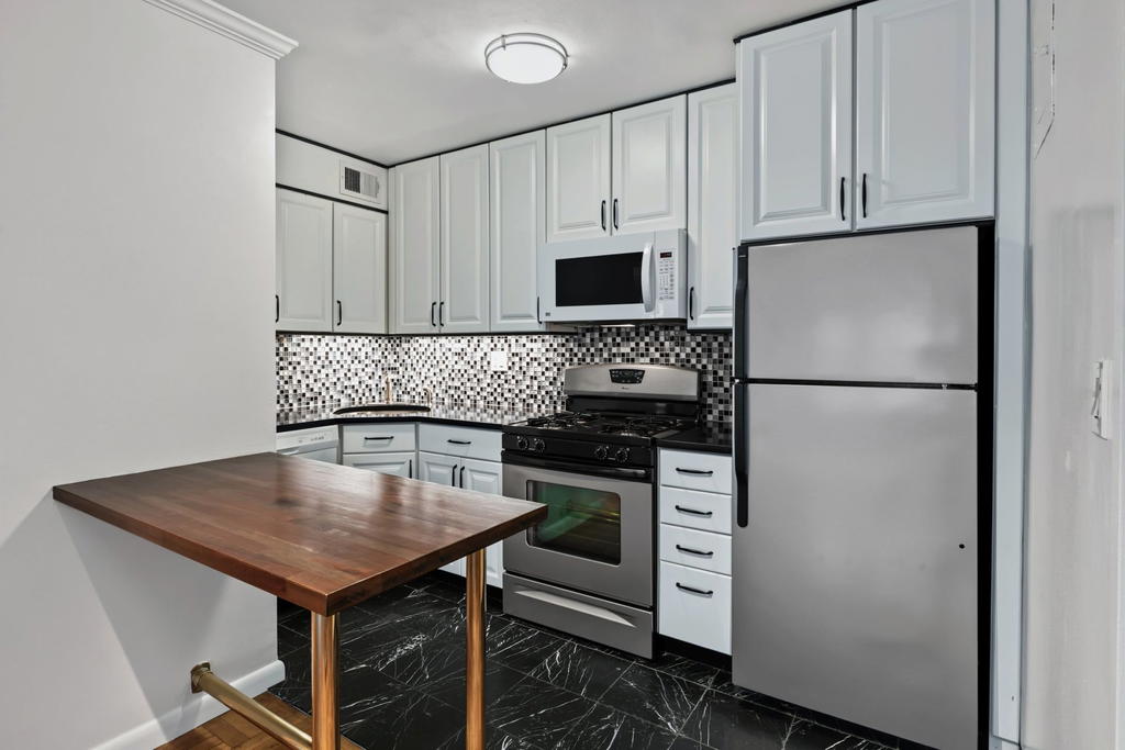 Real estate property located at 301 69TH #3C, New York, Lenox Hill, New York City, NY, US