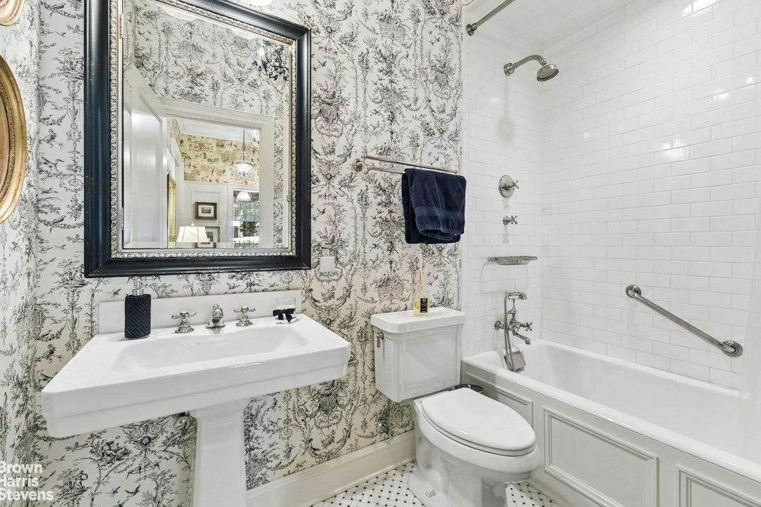 Real estate property located at 32 74TH #1, New York, Upper West Side, New York City, NY, US