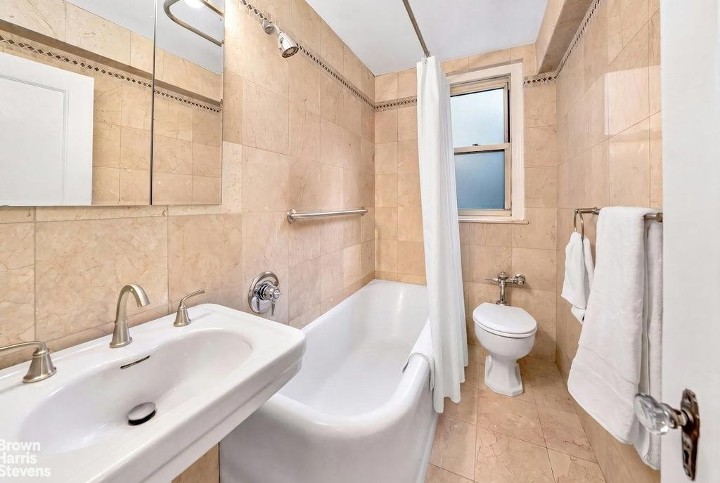 Real estate property located at 315 68TH #2P, New York, Lenox Hill, New York City, NY, US