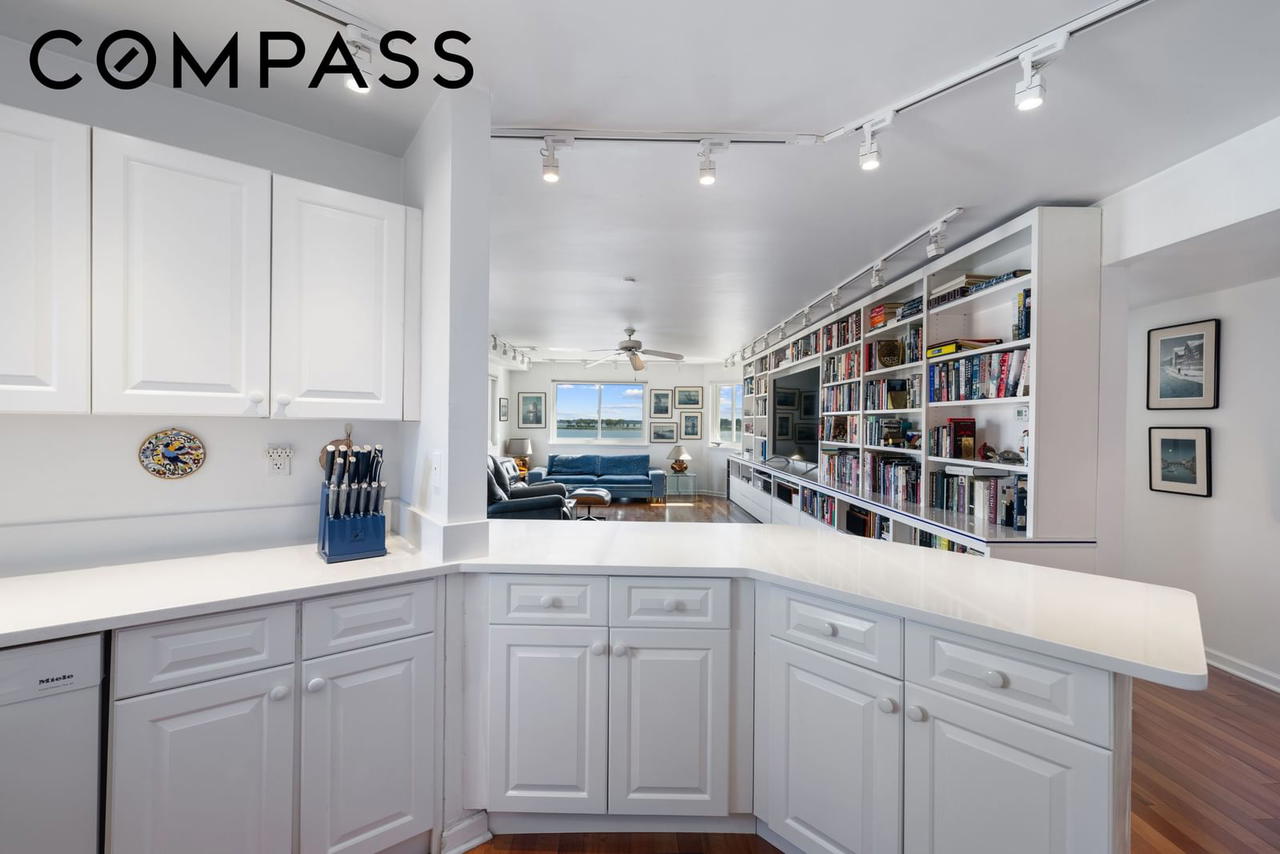 Real estate property located at 190 Schofield #3A, Bronx, City Island, New York City, NY, US