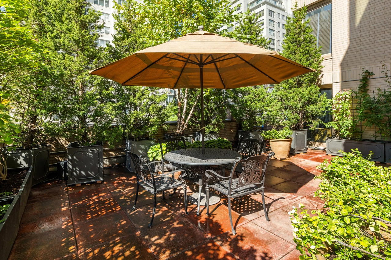 Real estate property located at 200 69TH #4LM, New York, Lenox Hill, New York City, NY, US