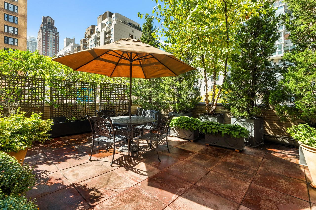Real estate property located at 200 69TH #4LM, New York, Lenox Hill, New York City, NY, US