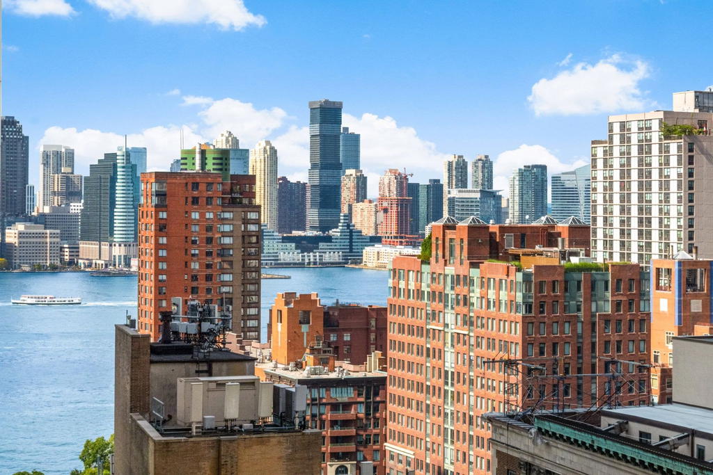 Real estate property located at 88 GREENWICH #2101, New York, Financial District, New York City, NY, US